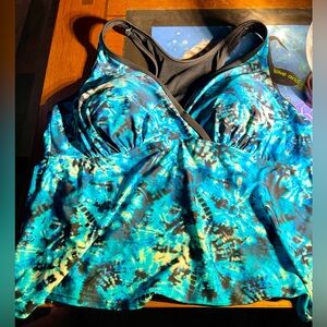 Beach native swim top size 20 great shape